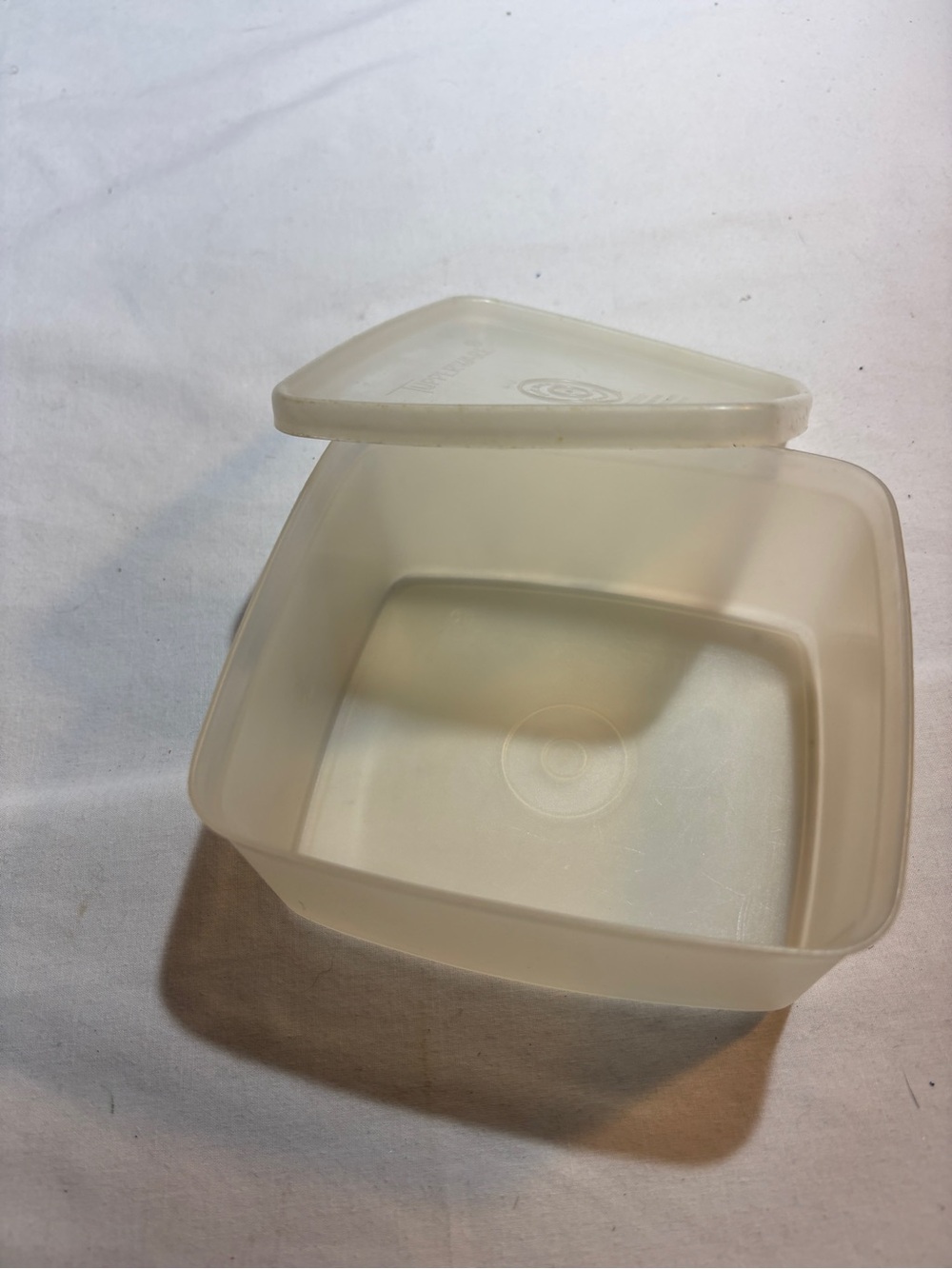 Vintage Tupperware Square Bowl with lid - Picture 2 of 6